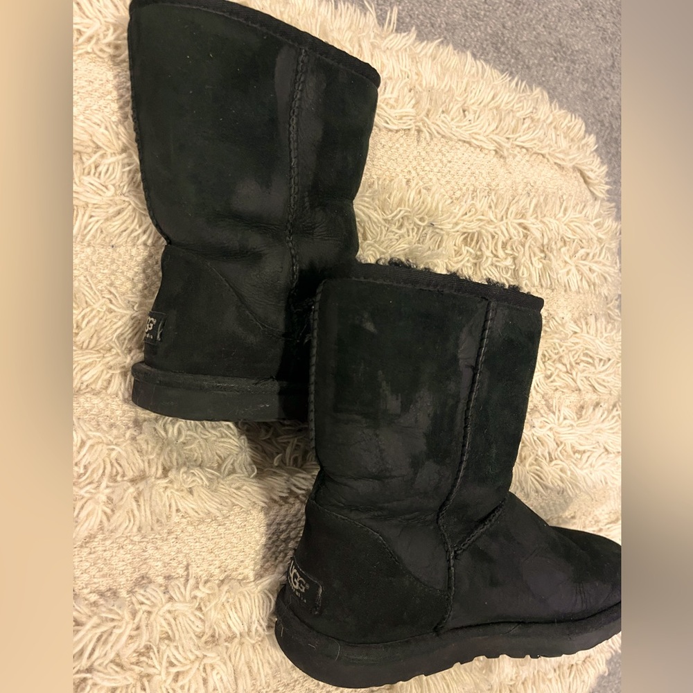 Women’s Black Short UGG Boots Size 8 (US)